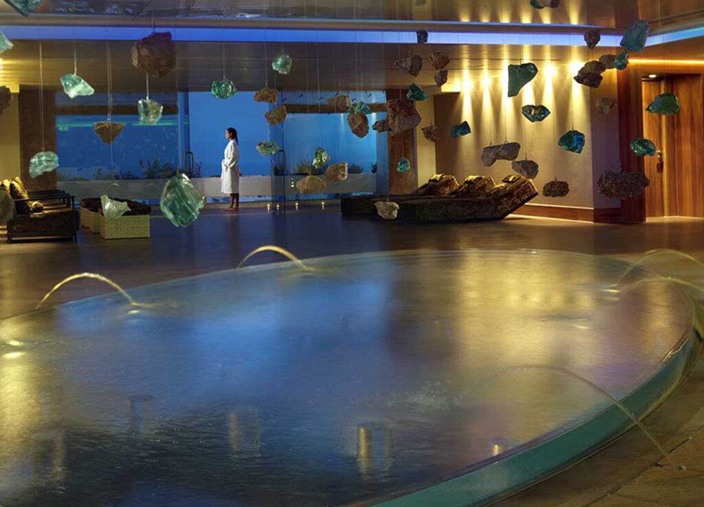 underwater window panels for wellness and spa 4
